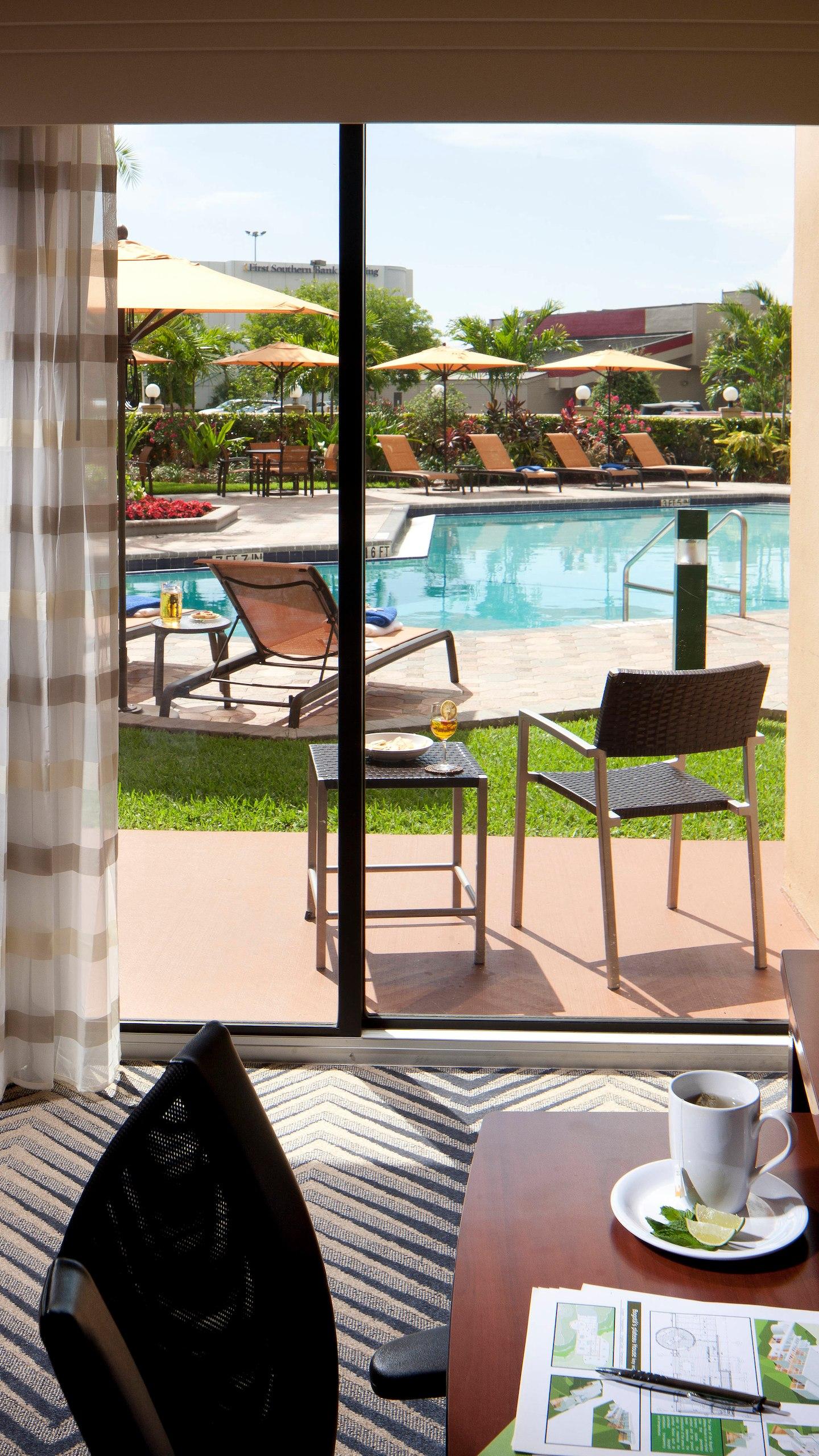 Courtyard By Marriott Fort Lauderdale East / Lauderdale-By-The-Sea Exterior photo